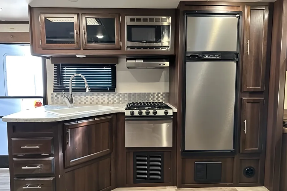Neo's Jayco white hawk 24mbh Travel Trailer