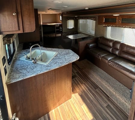 Family/pet Hideout Travel Trailer - everything included