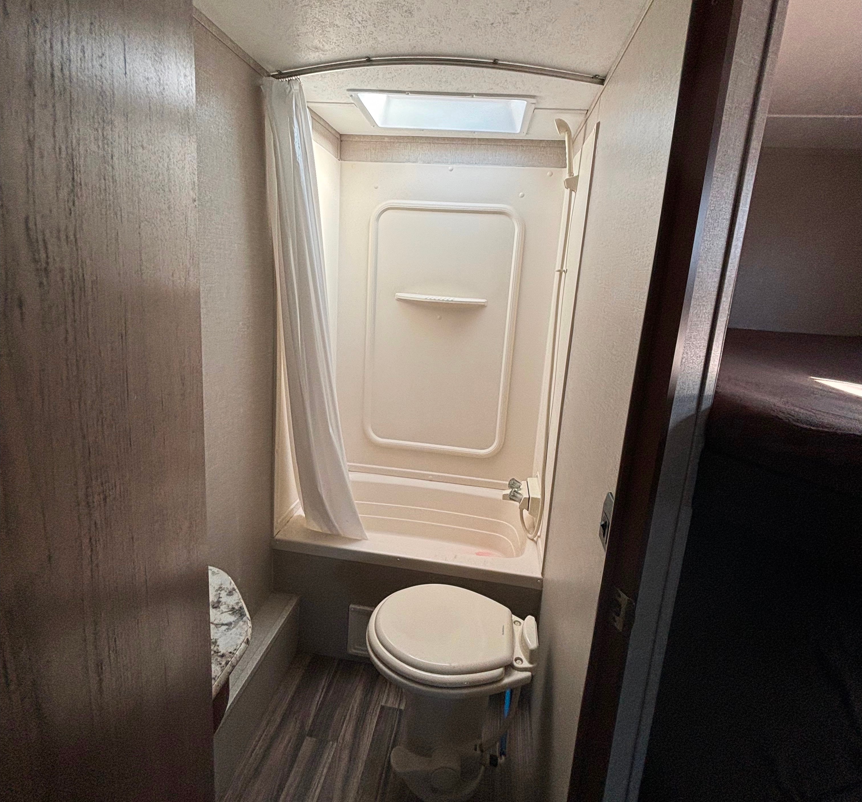 Family/pet Hideout Travel Trailer - everything included