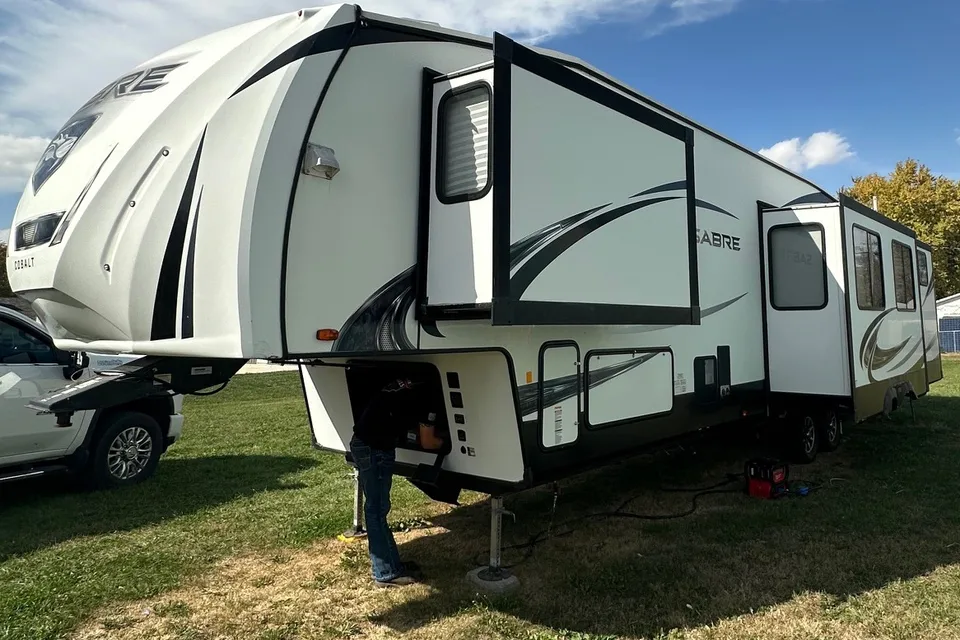 2019 Forest River Sabre 36FRP Fifth Wheel Sleeps 11!