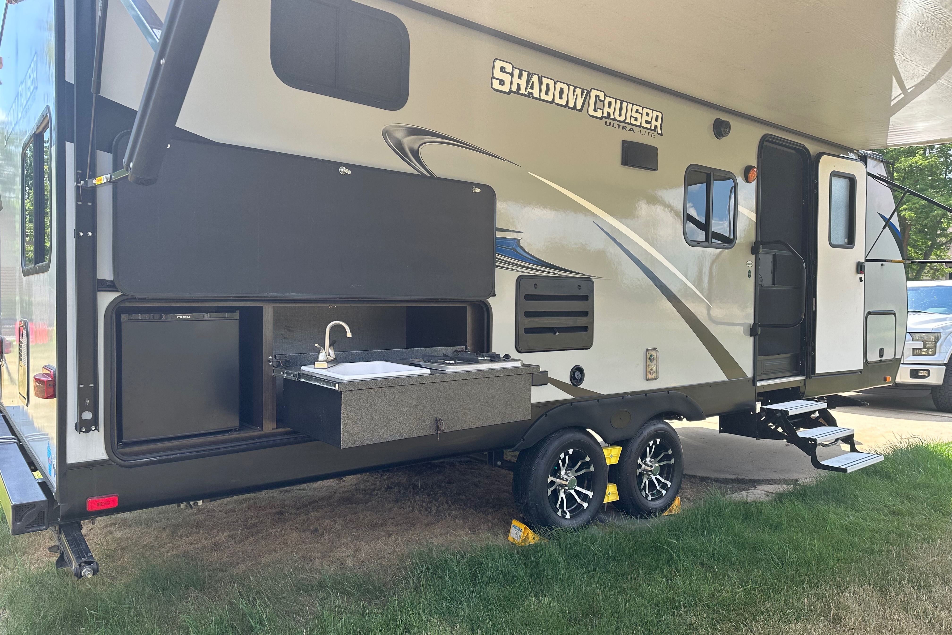 Jacob's Cruiser RV Shadow Cruiser 240BHS Travel Trailer