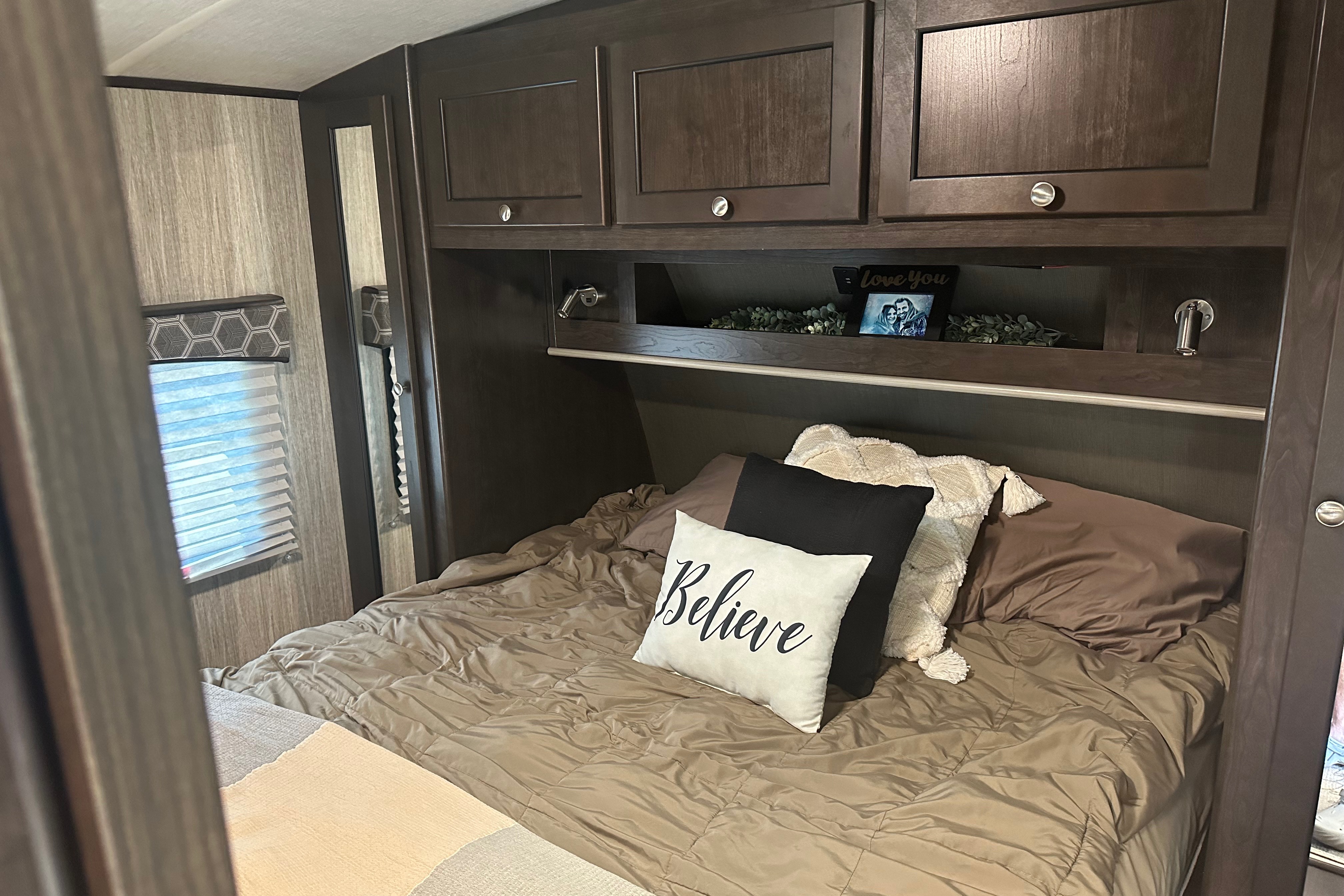 Jacob's Cruiser RV Shadow Cruiser 240BHS Travel Trailer