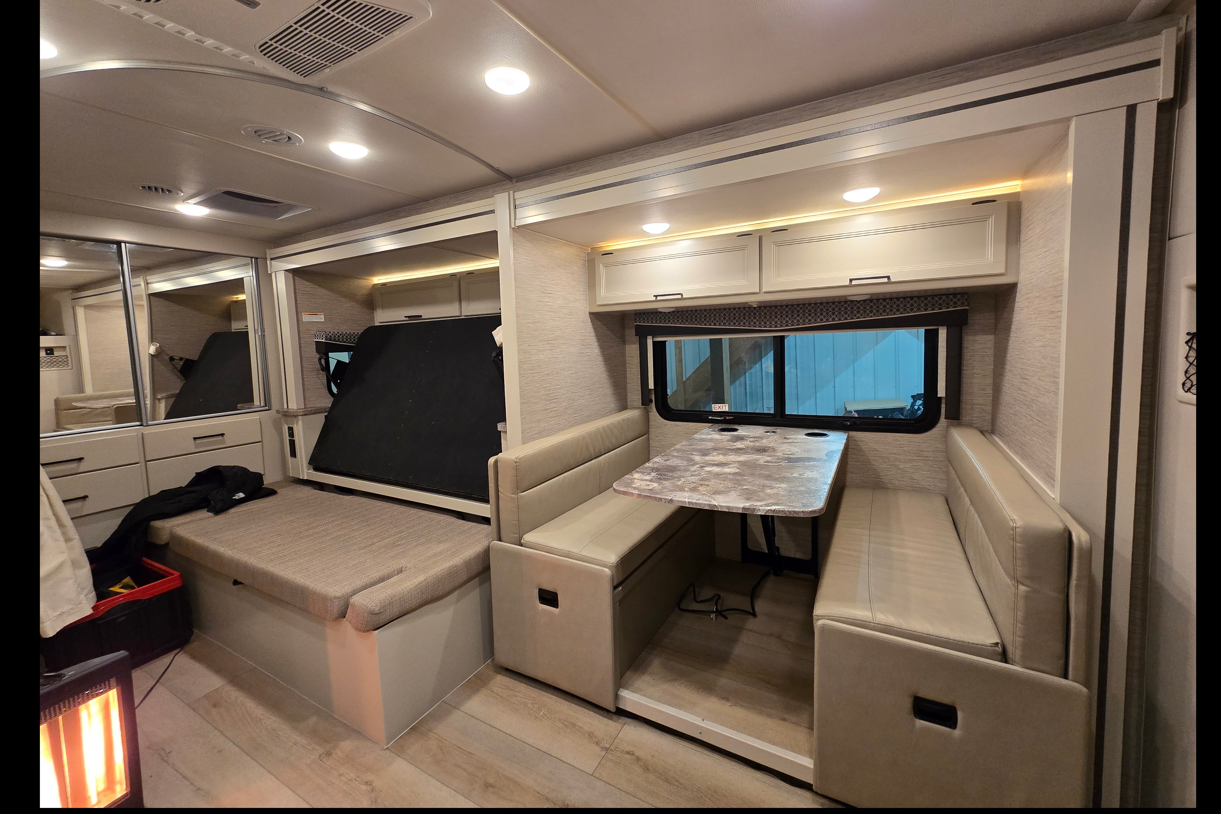 Jacob's Thor Motor Coach Gimini Class C