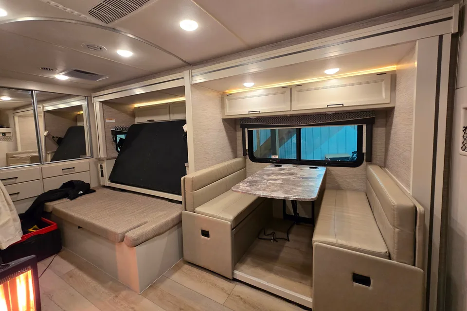 Jacob's Thor Motor Coach Gimini Class C