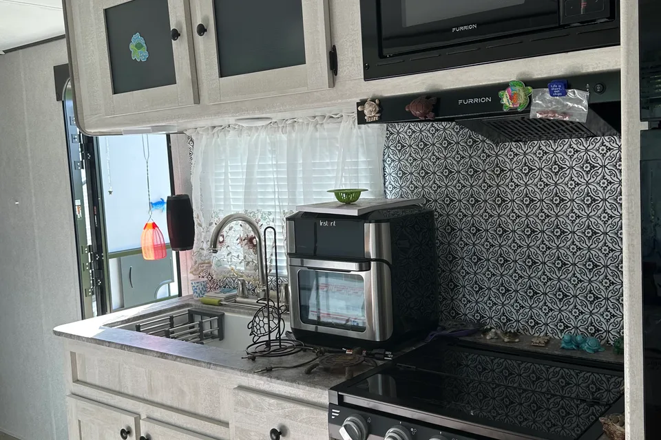 Tracy's Shasta I5 Travel Trailer