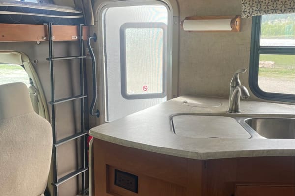 Noel's Shuswap Sunseeker 2500ts Class C