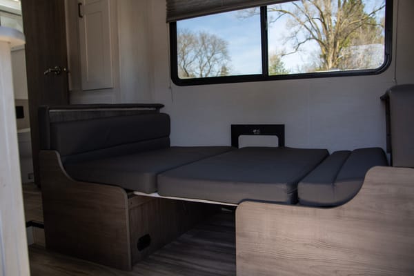 C08 - 6 Sleeper - The RV Rental Factory