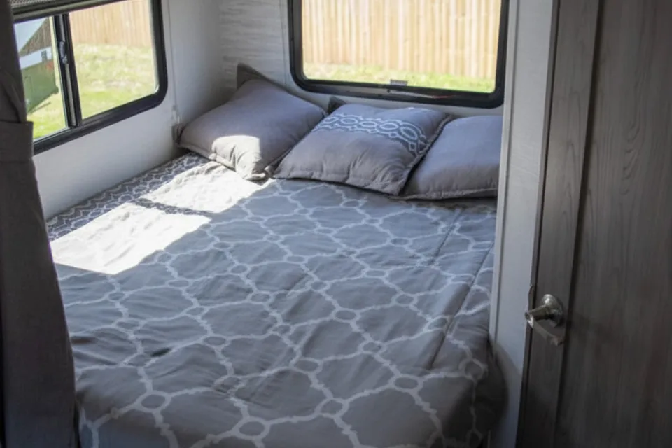 C08 - 6 Sleeper - The RV Rental Factory