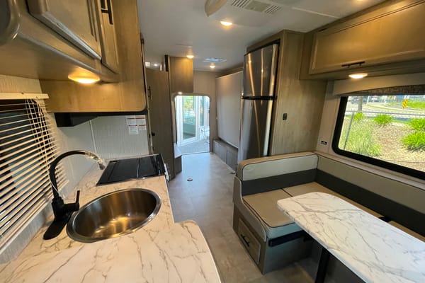 2023 Coachmen Freelander 22XG – Easy to Drive & Fully Equipped