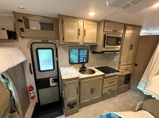 2023 Coachmen Freelander 22XG – Easy to Drive & Fully Equipped