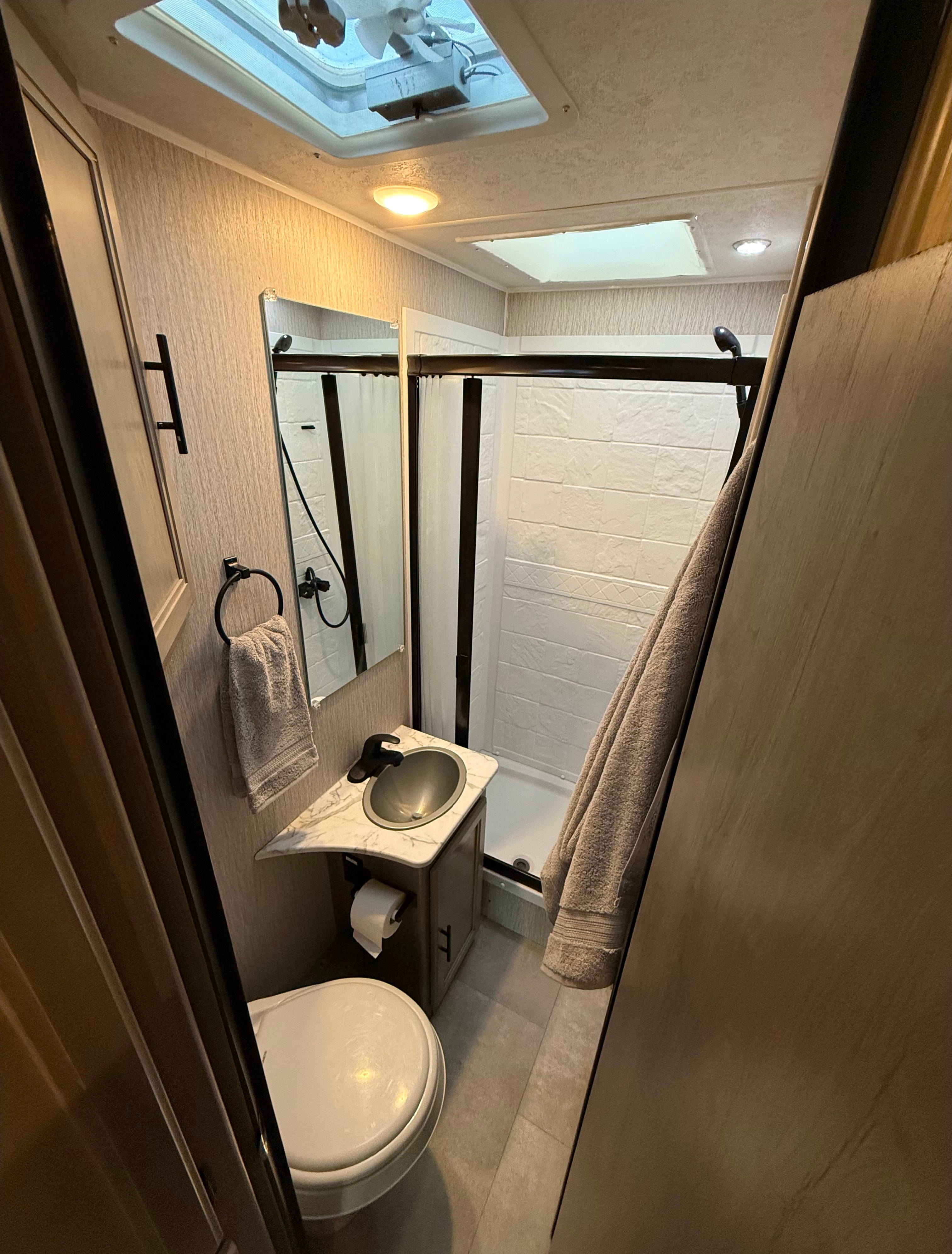 2023 Coachmen Freelander 22XG – Easy to Drive & Fully Equipped