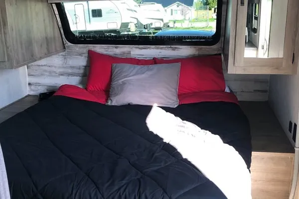 Palomino Puma XLE Lite 20RLC – Lightweight Travel Trailer (Sleeps 6)