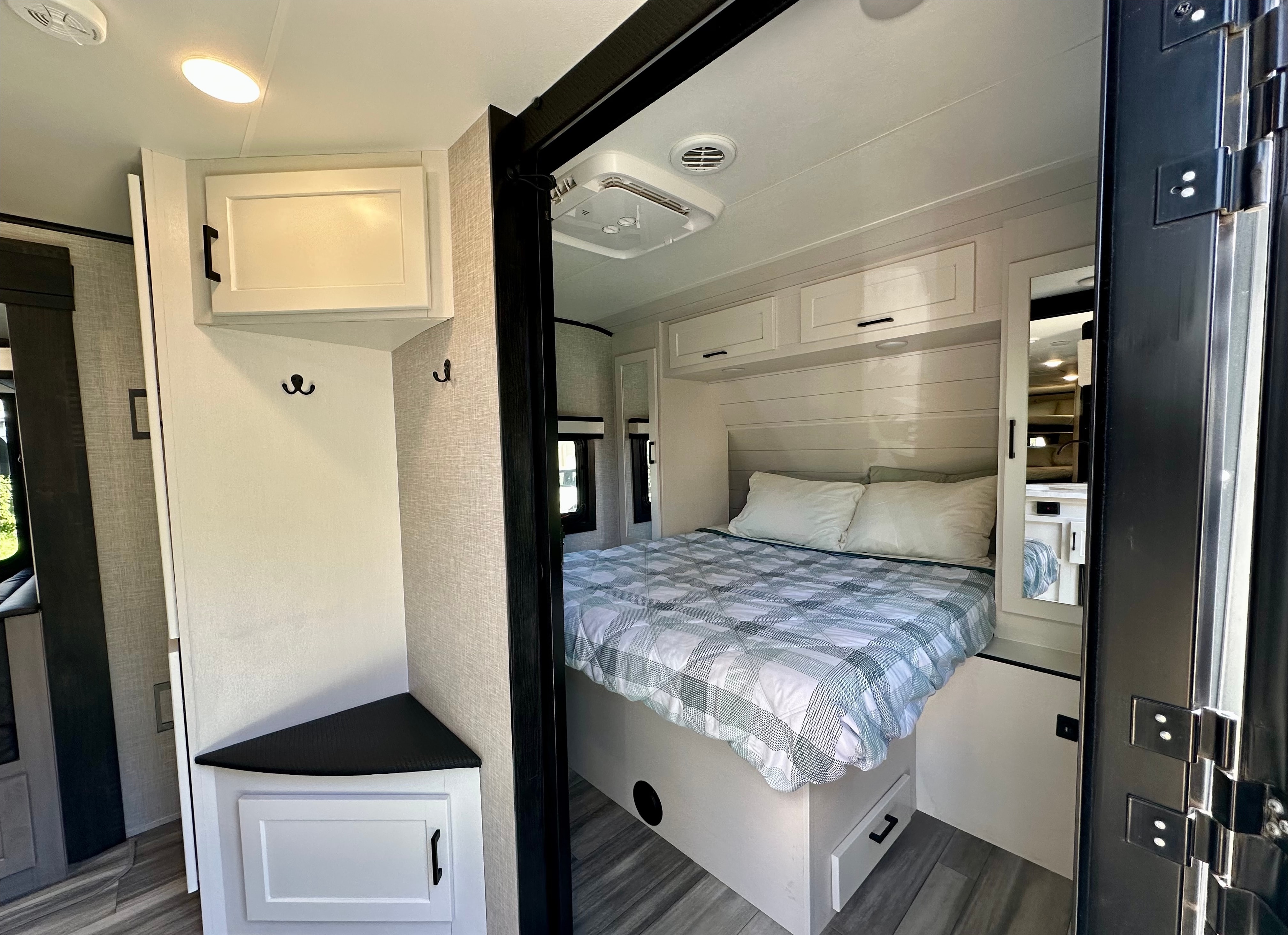 Luxury 2024 Jayco Jayfeather - Fully Stocked
