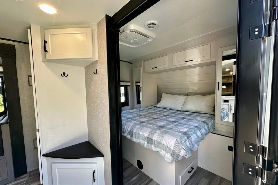 Luxury 2024 Jayco Jayfeather - Fully Stocked