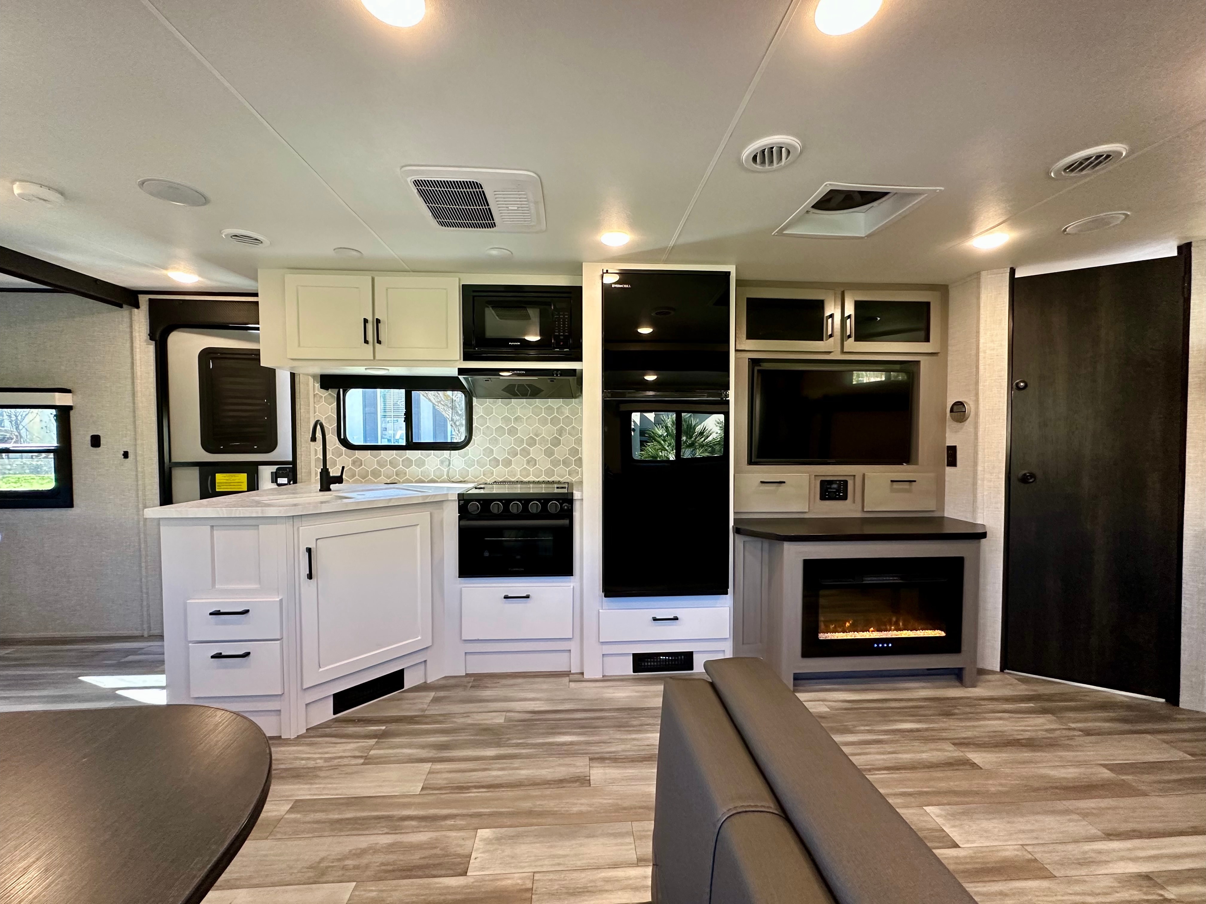Luxury 2024 Jayco Jayfeather - Fully Stocked