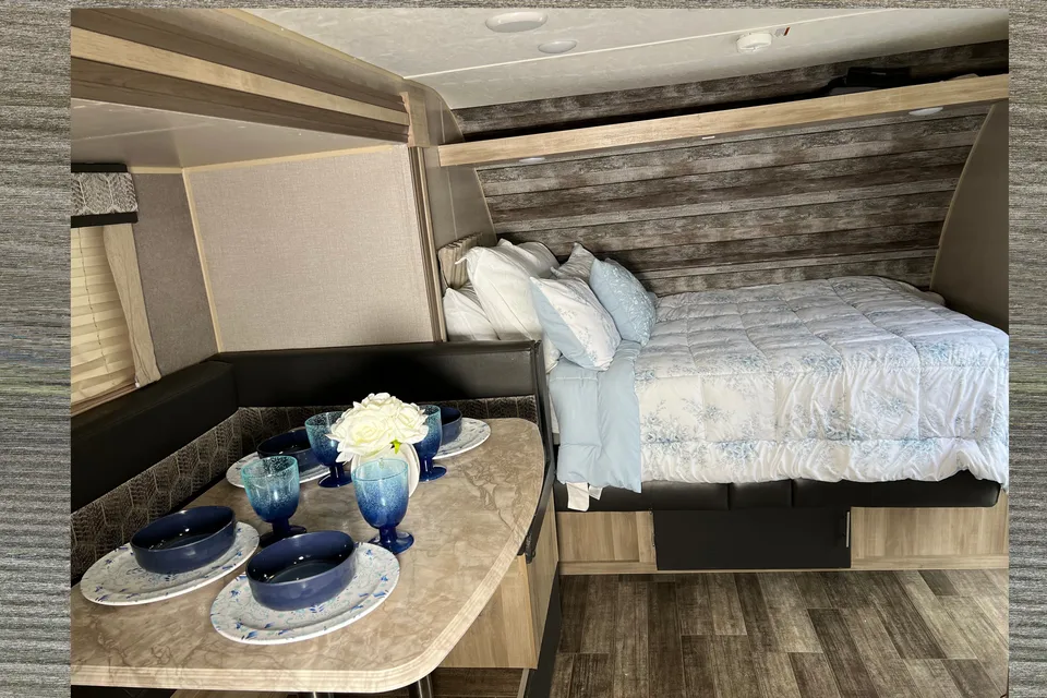 Coachmen Catalina Summit Series 7 Travel Trailer