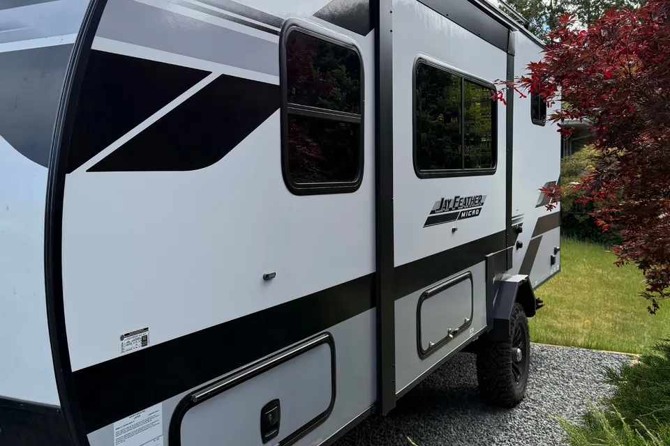 Comfort Cabin Jayco Jay feather micro Travel Trailer