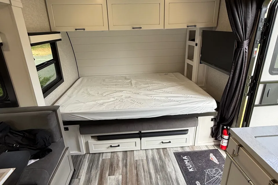 Comfort Cabin Jayco Jay feather micro Travel Trailer
