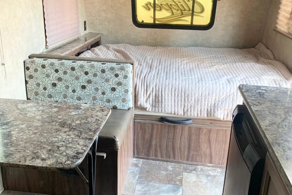 ULTRA LIGHT Coachmen Clipper Travel Trailer STARLINK WIFI AVAIALBLE!