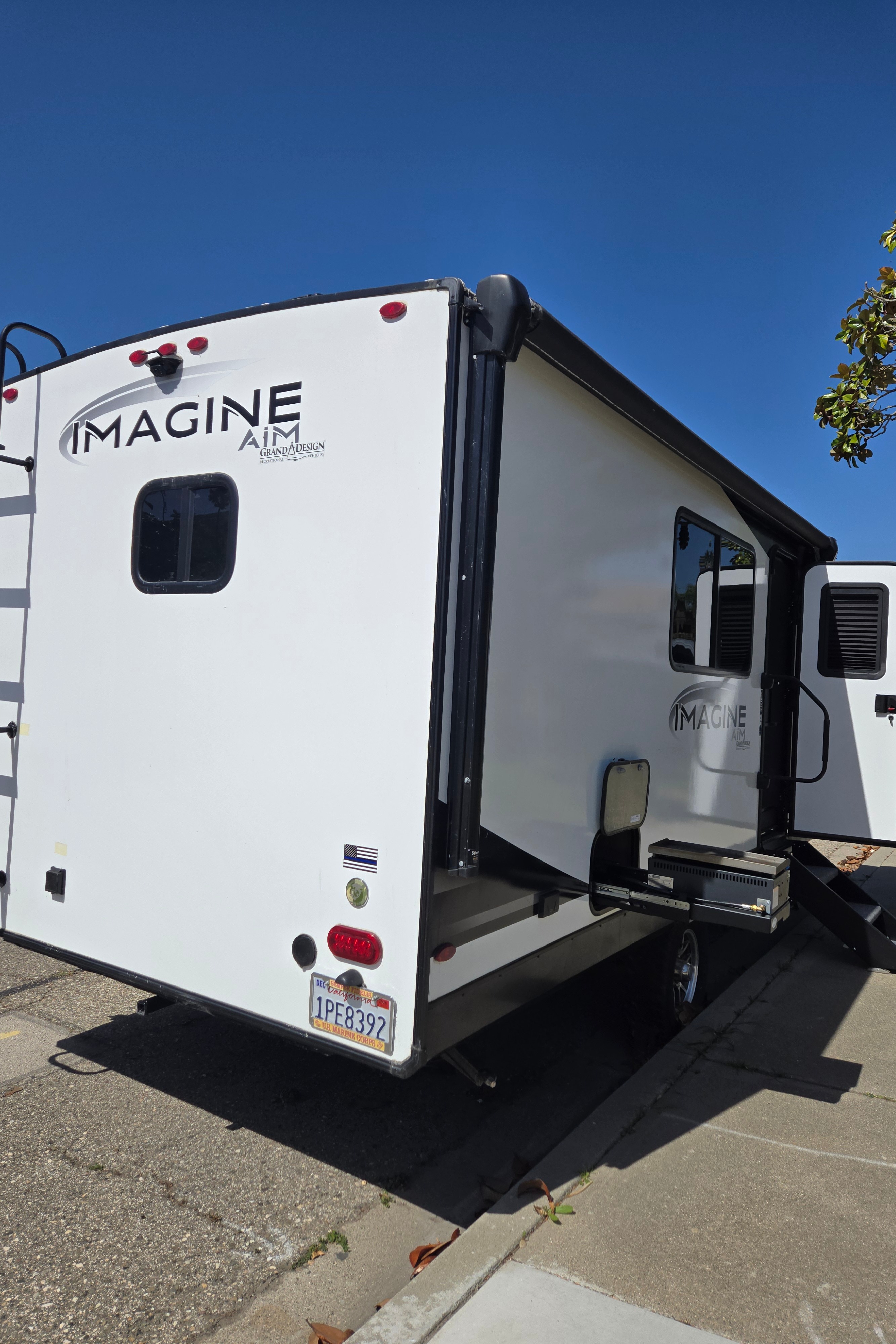 Fun Size Travel Trailer - We deliver, set up & take down.