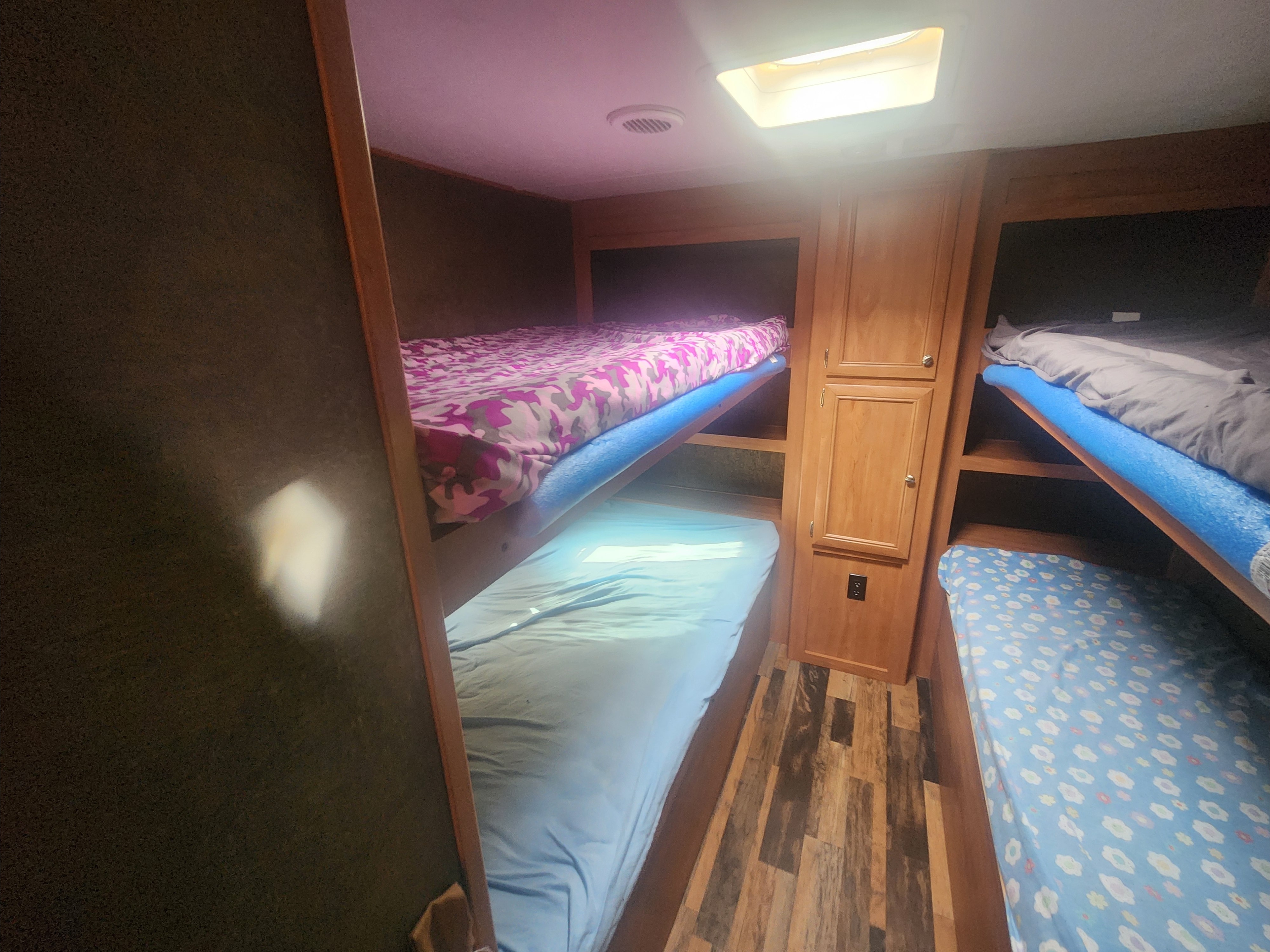 Carl's Shasta Oasis 30qb Travel Trailer