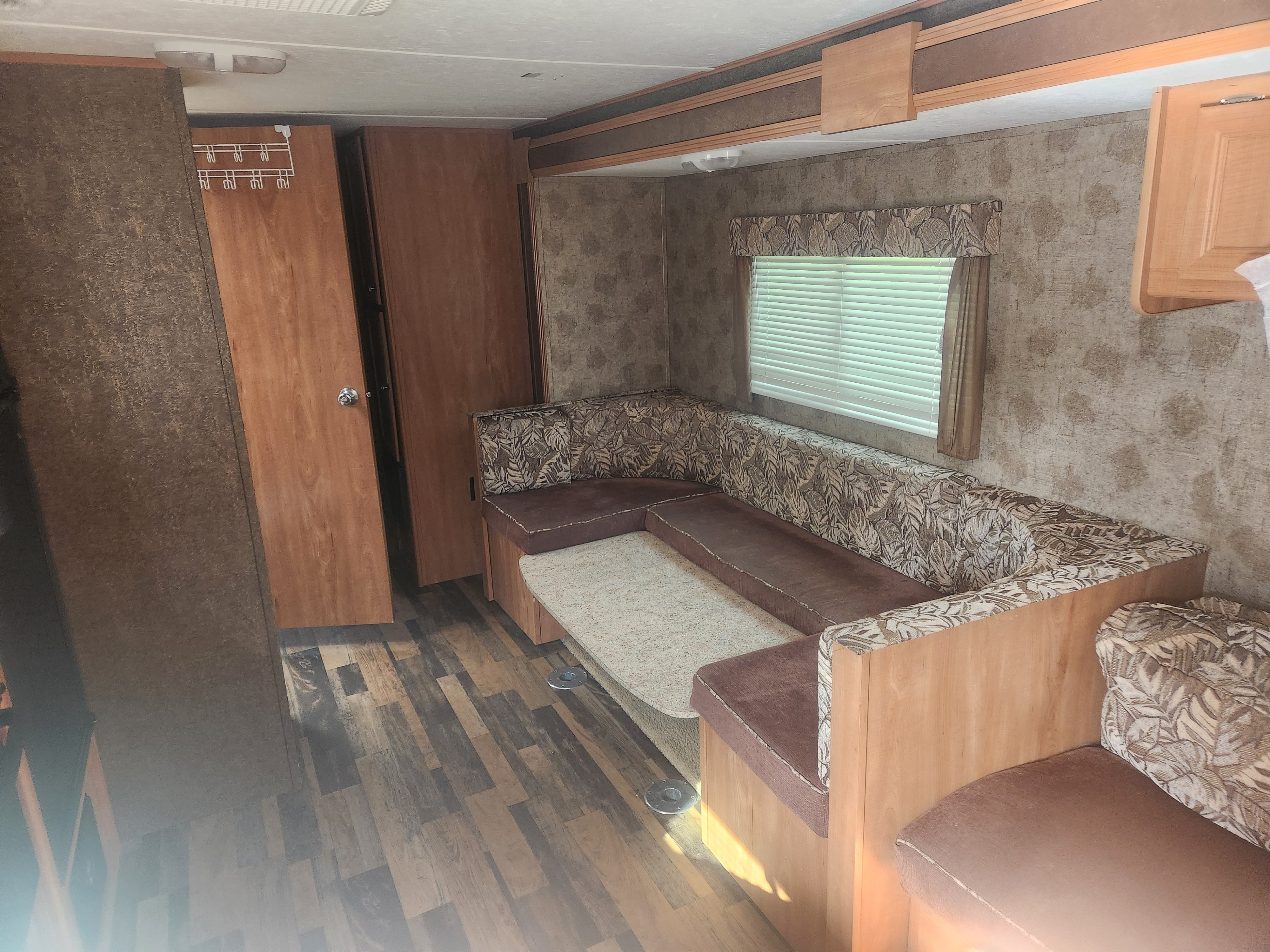 Carl's Shasta Oasis 30qb Travel Trailer