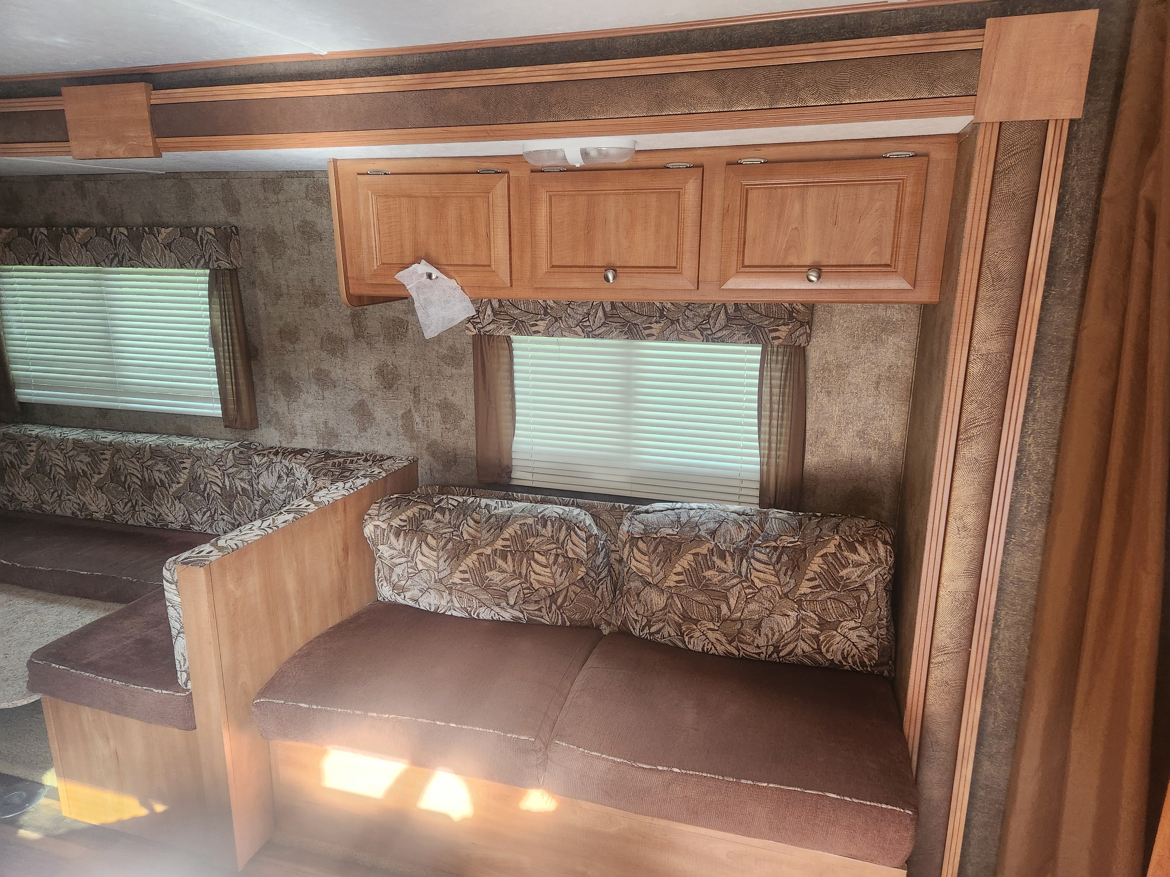 Carl's Shasta Oasis 30qb Travel Trailer