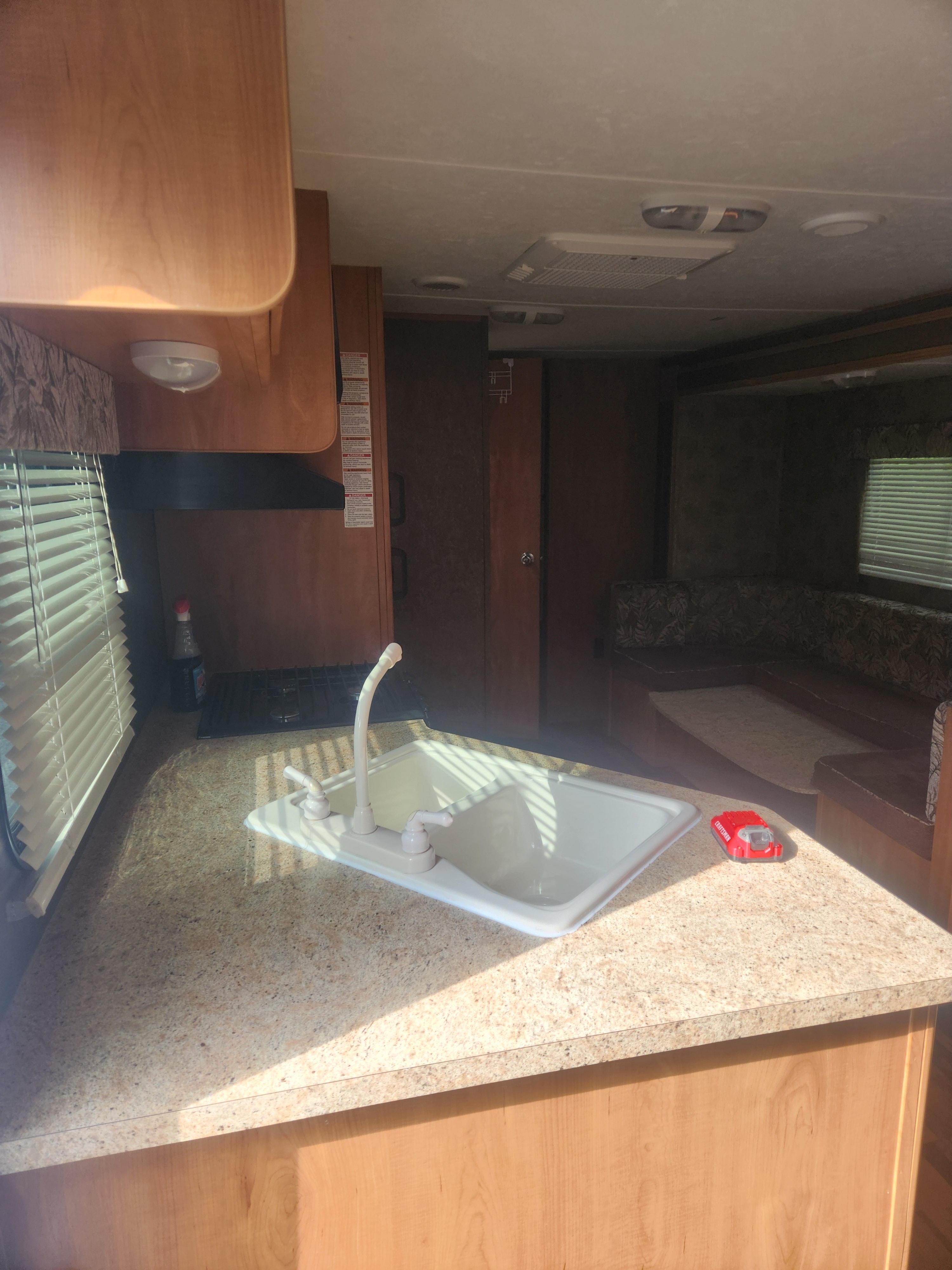Carl's Shasta Oasis 30qb Travel Trailer