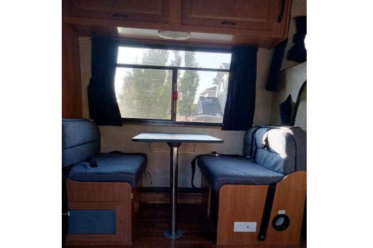 2013 Thor Majestic Class C 23A 25ft long, Sleep 5 
