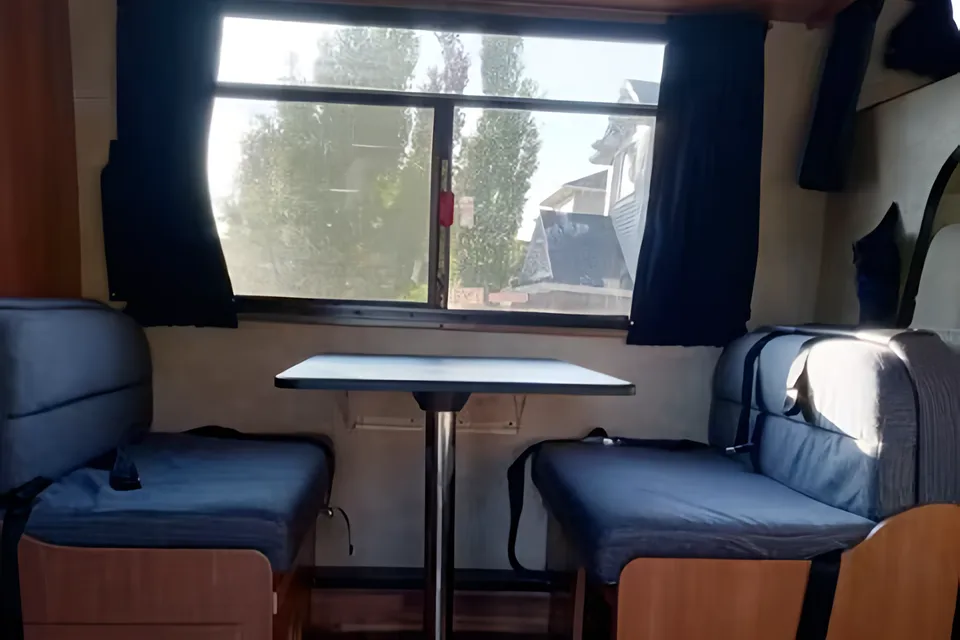 2013 Thor Majestic Class C 23A 25ft long, Sleep 5