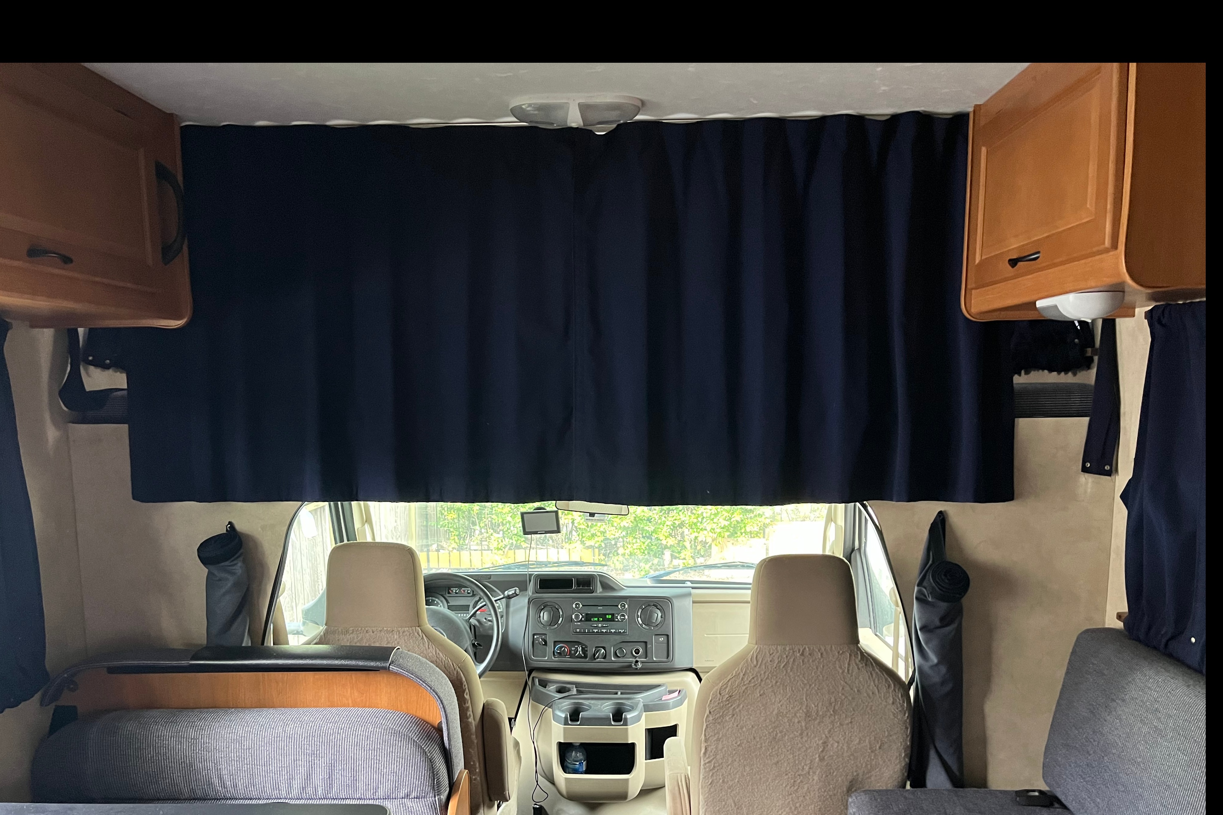 2013 Thor Majestic Class C 23A 25ft long, Sleep 5 