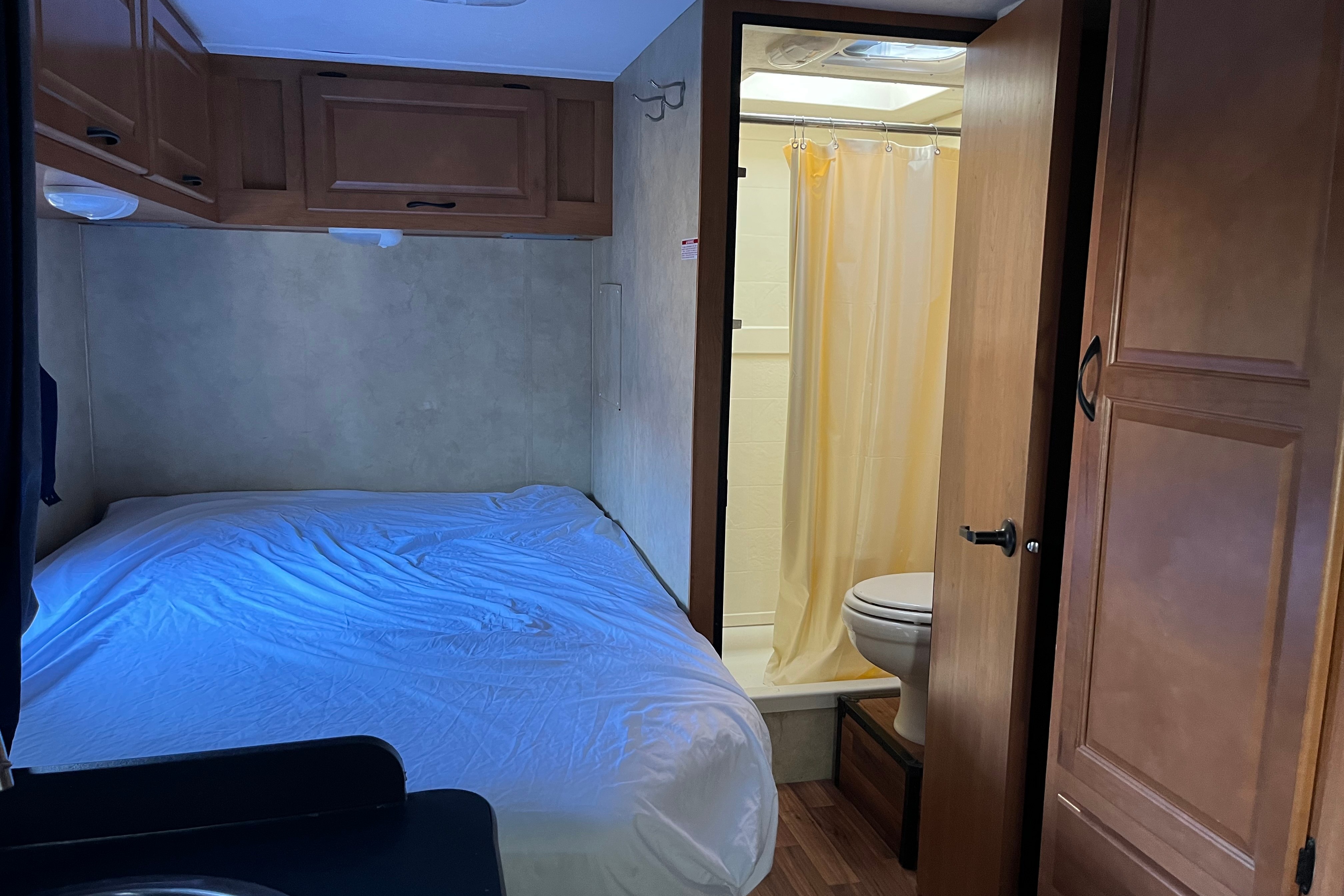 2013 Thor Majestic Class C 23A 25ft long, Sleep 5 