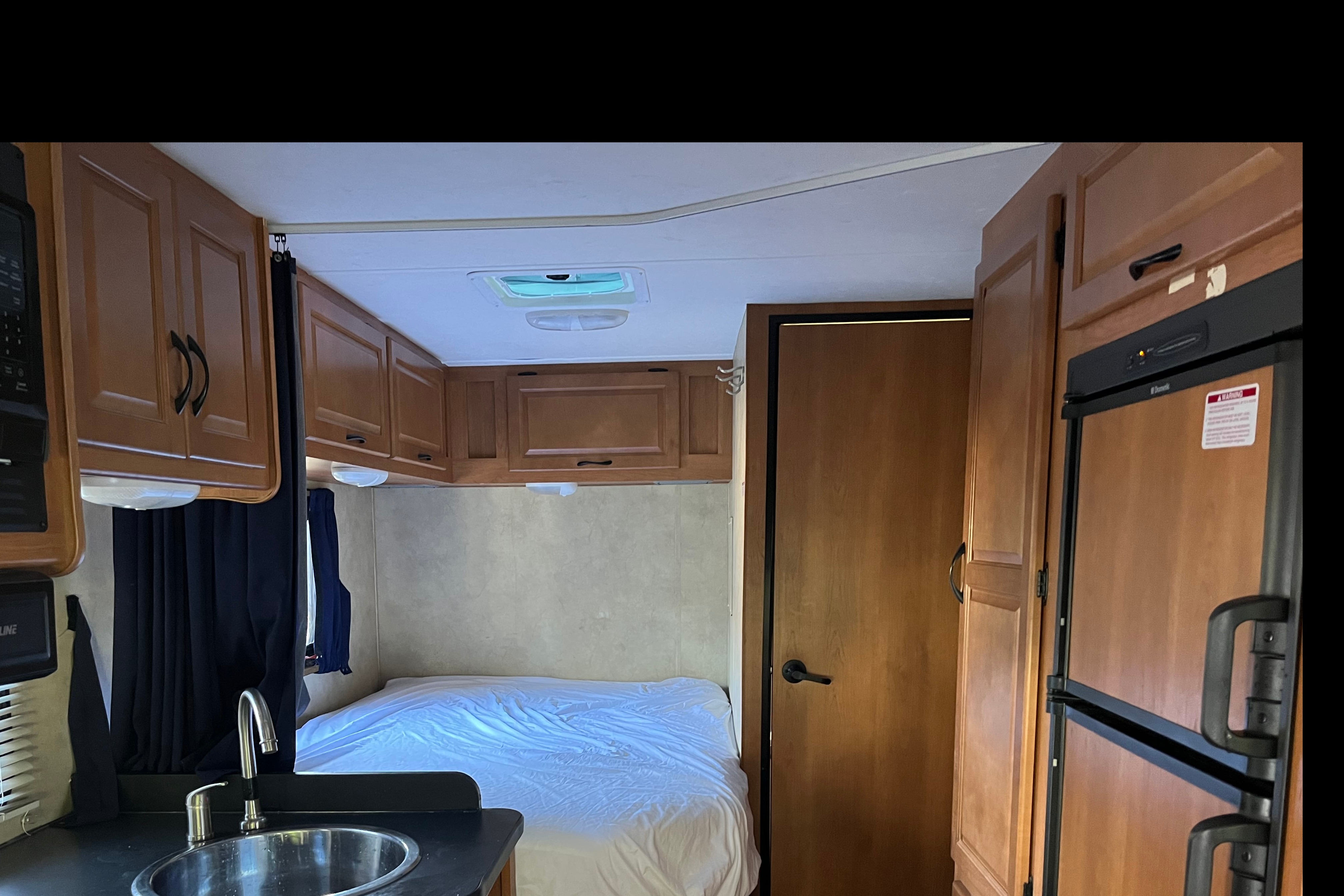 2013 Thor Majestic Class C 23A 25ft long, Sleep 5 