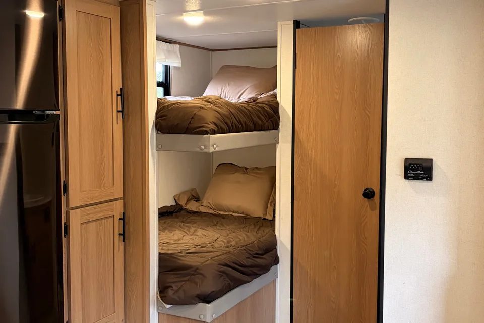 Adams Avenger LE Travel Trailer