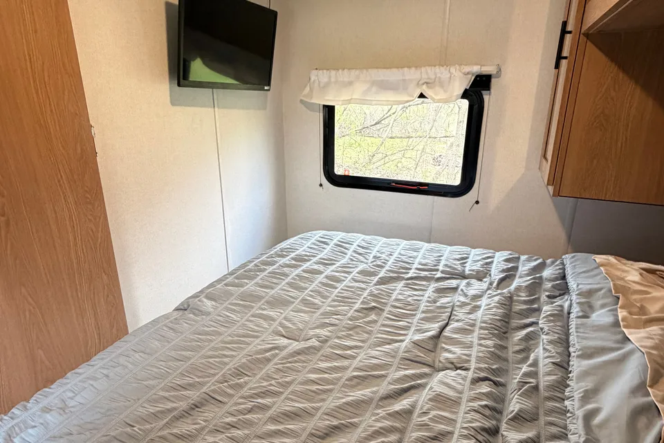Adams Avenger LE Travel Trailer