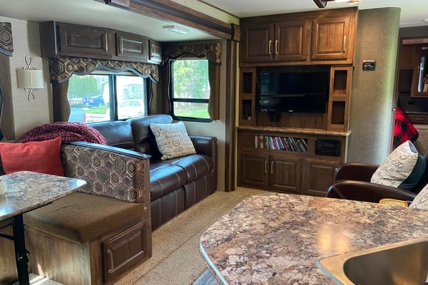 Kevin's Cougar 29Rks Travel Trailer