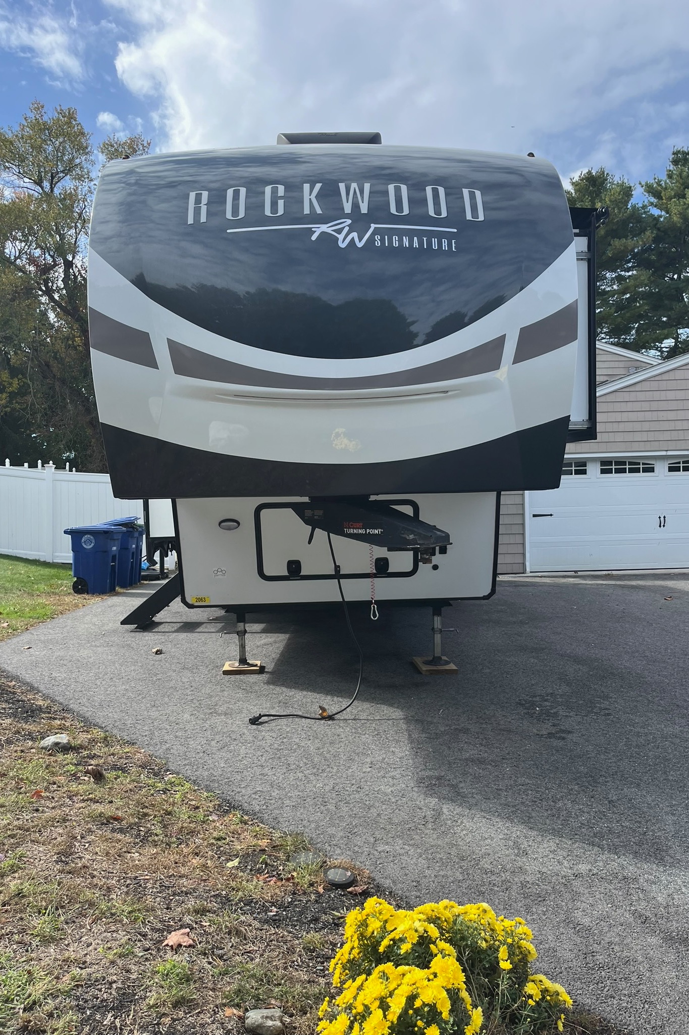 Air of Sunshine Rockwood Signature 2883WS Fifth Wheel