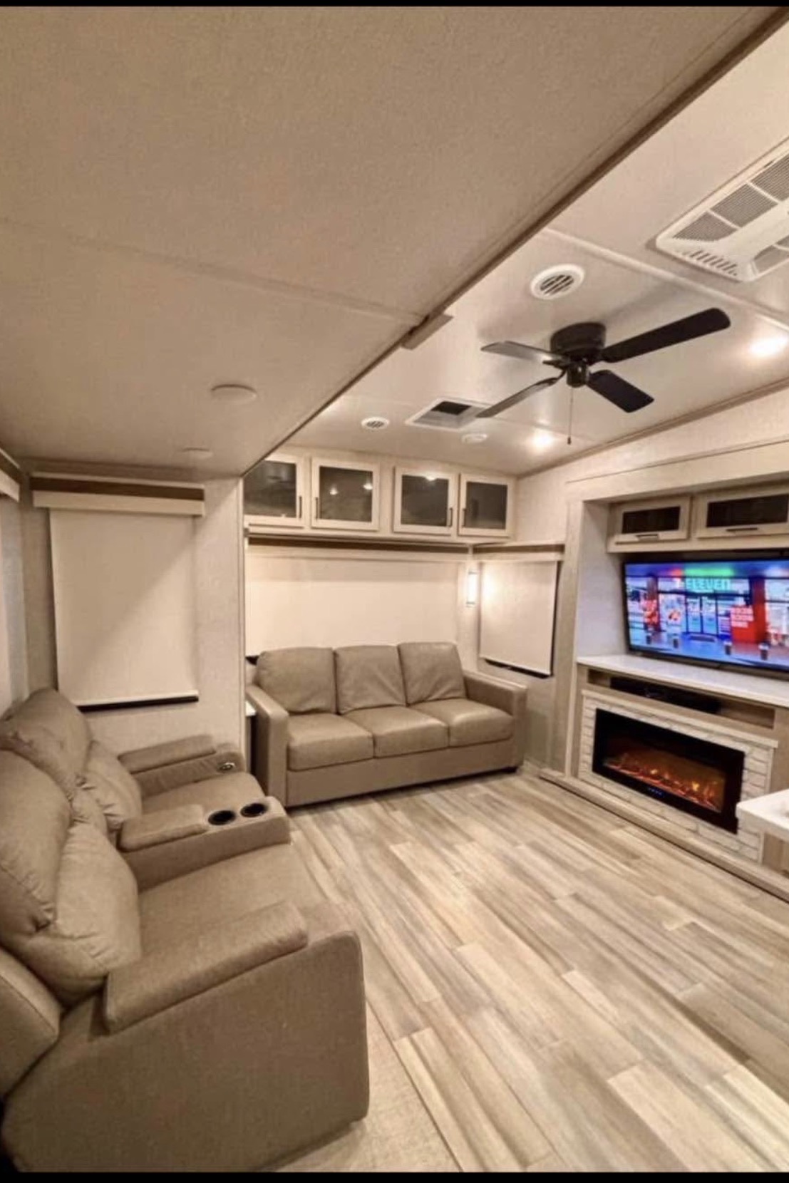 Air of Sunshine Rockwood Signature 2883WS Fifth Wheel
