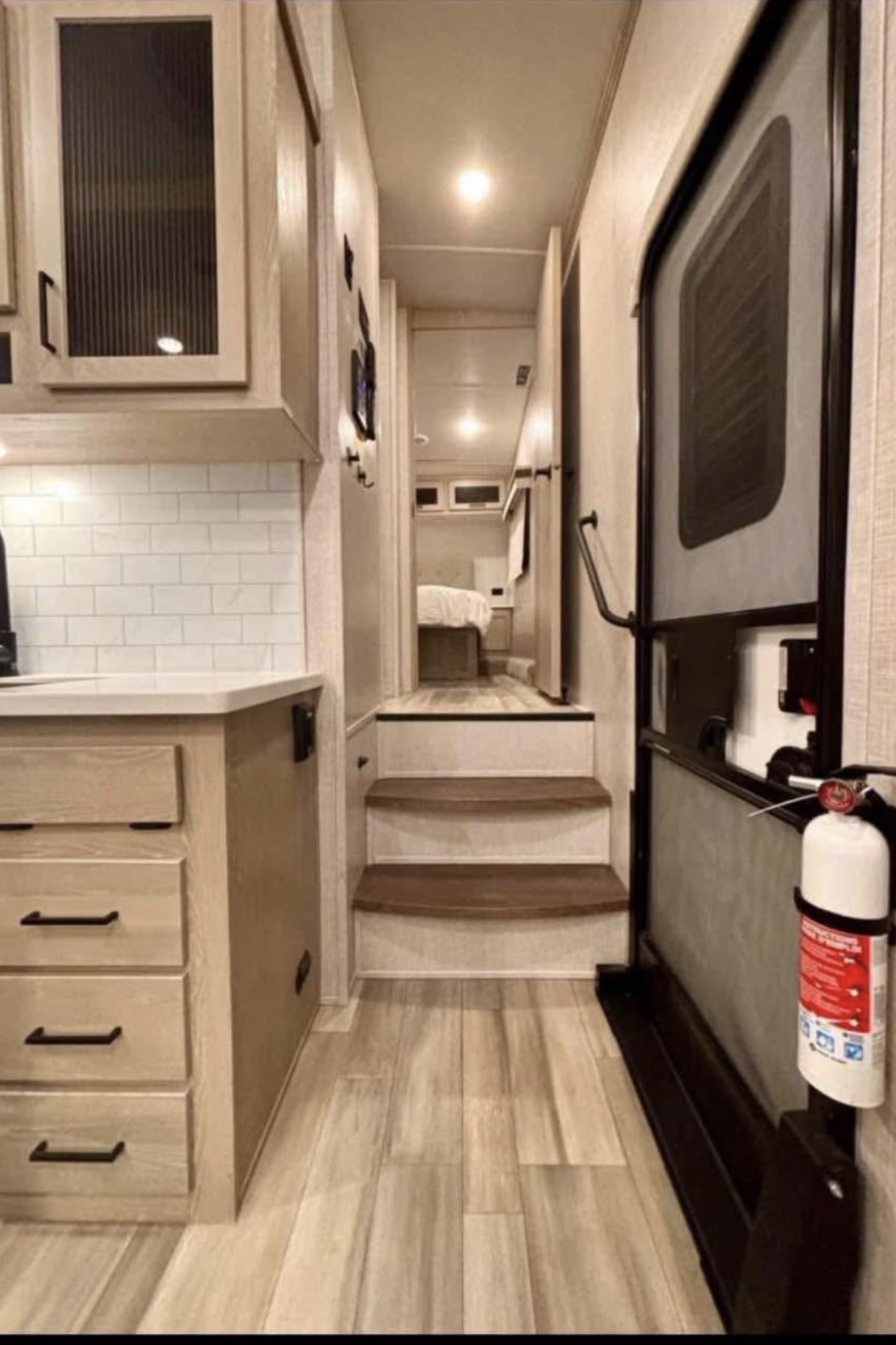 Air of Sunshine Rockwood Signature 2883WS Fifth Wheel
