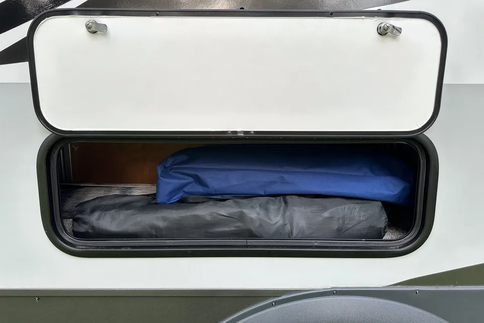 Krewe's Kozy & Spacious, Family Friendly, Double Bunk, Micro Lite 25 ft Camper [Sleeps 6]