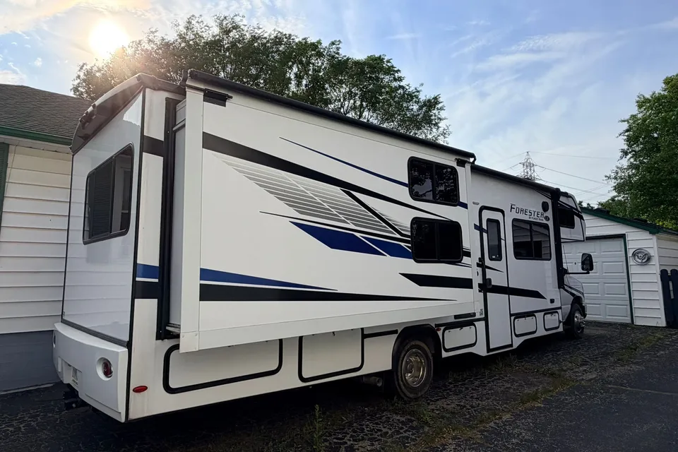 GoTripi's Forest River Forester 3251LE Class C