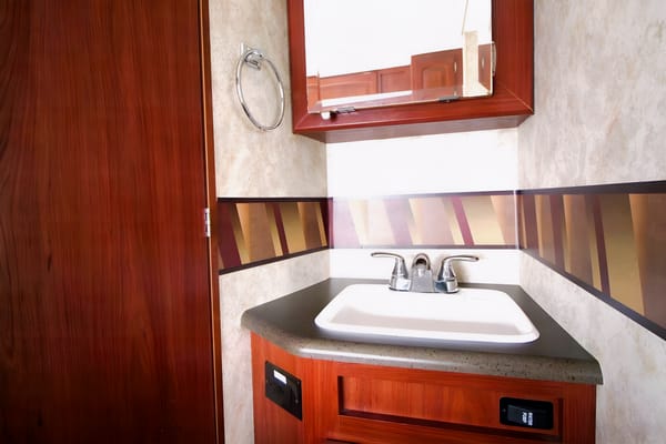 RJ Winnebago Access 24V Class C
