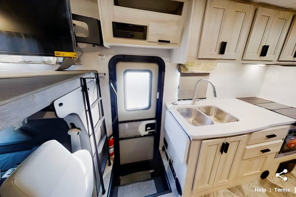 Adam's 2023 Fun in the Sunseeker Class C