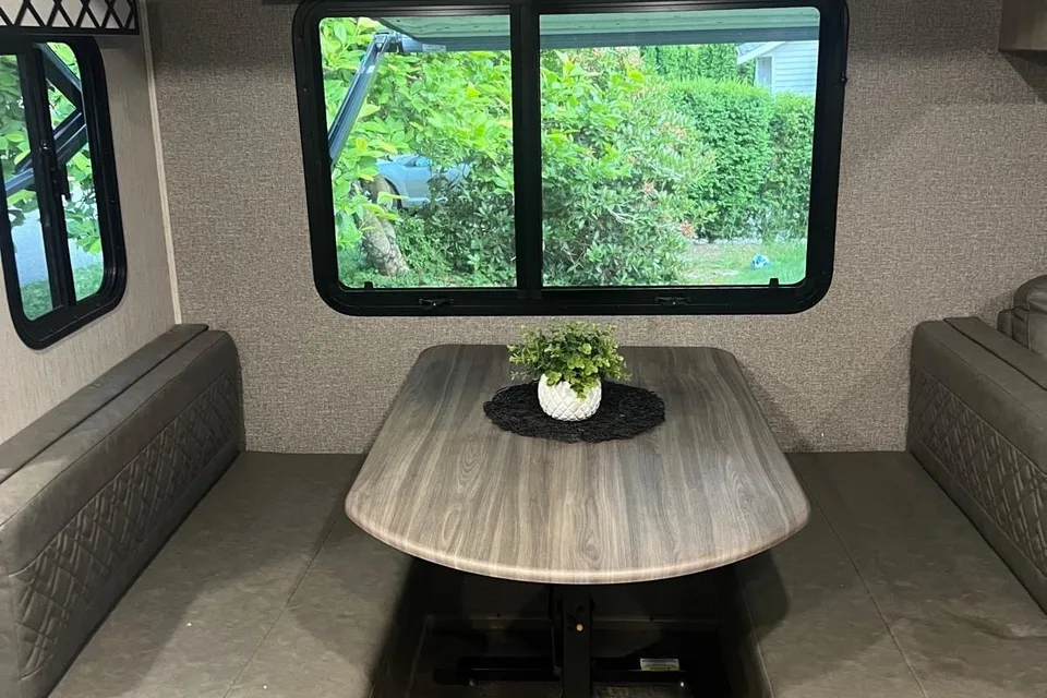 Kelly's Freedom Express w/ bunk house with closing door and private washroomTravel Trailer