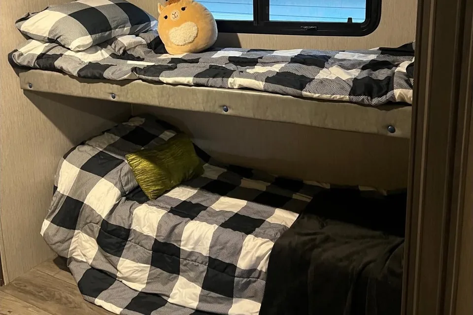 Kelly's Freedom Express w/ bunk house with closing door and private washroomTravel Trailer