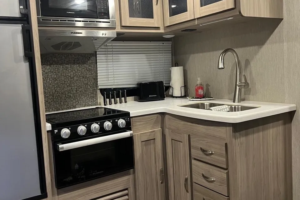 Kelly's Freedom Express w/ bunk house with closing door and private washroomTravel Trailer