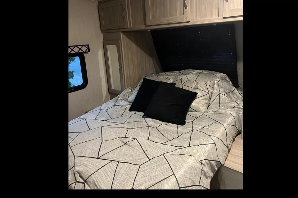 Kelly's Freedom Express w/ bunk house with closing door and private washroomTravel Trailer
