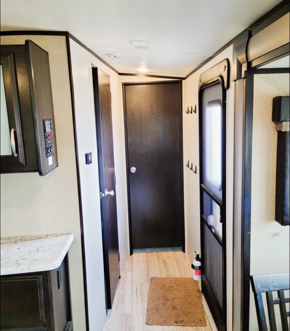 ***Everything Included***2950RL Travel Trailer