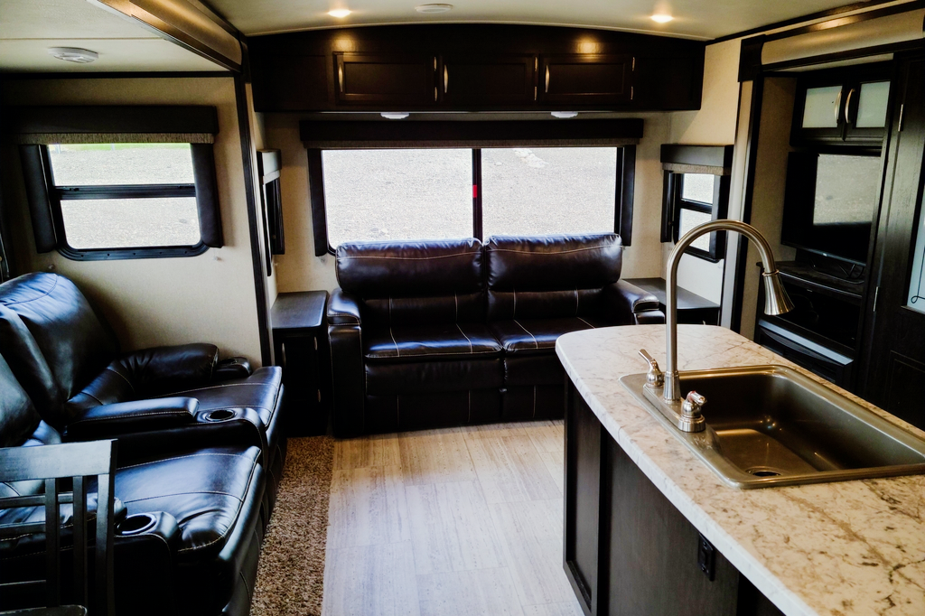 ***Everything Included***2950RL Travel Trailer