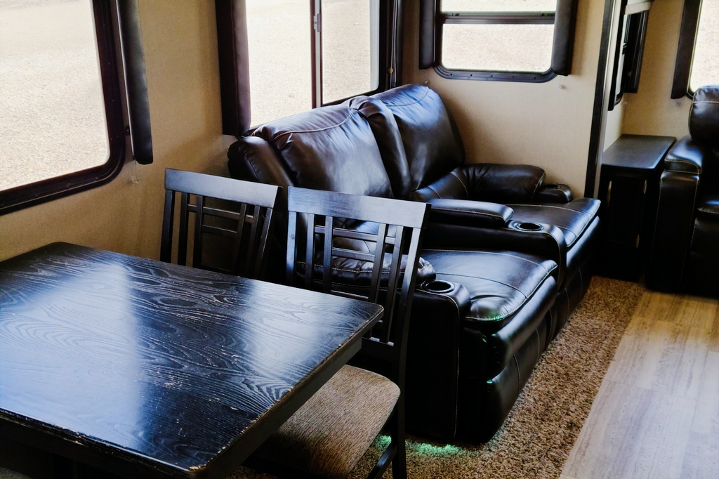 ***Everything Included***2950RL Travel Trailer